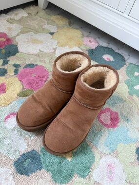 UGG Chestnut Short Shearling Boot